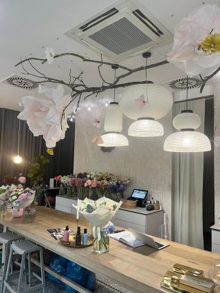 Our Paper Flower installation for @proseccoflowers #paperflower #paperflowerbackdrop #paperflowerrental #czechpaperflowers...