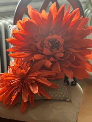 Podzimní hřejivé papírové květiny #paperflowers #fallflowers #autumn #autumnvibes🍁 #pompomtime #sustainablefloristry...