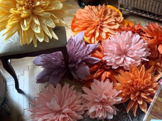 Autumn paper flowers 🍁🍂 #pompomtime #pompomtimeflowers #flowers #wventstyling #design #vyloha