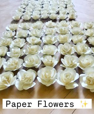 Many smalls hand made paper flowers #pompomtime #paperflowerwall #paperflowers