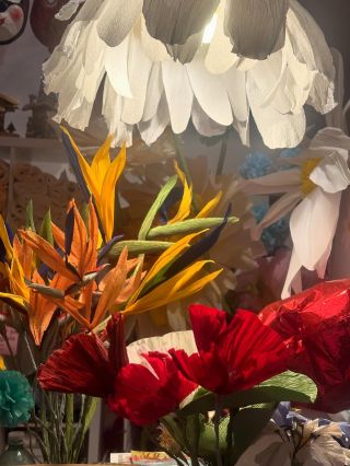 Papírové květiny a lampička z papíru ☺️ #pompomtime #pompomtimedekor #pompomtimehandprint #pompomtimevyzdoba...