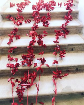 Květinové girlandy z papíru na drátku. Několik 100 malých lístečků #pompomtime #pompomtimeflowers #pompomtimepaperdecor...