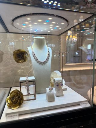 More hand made Paper Flowers in metallic gold, silver, pearl white #Pompomtime #LuxuryDisplay #PaperArt #VisualDesign...