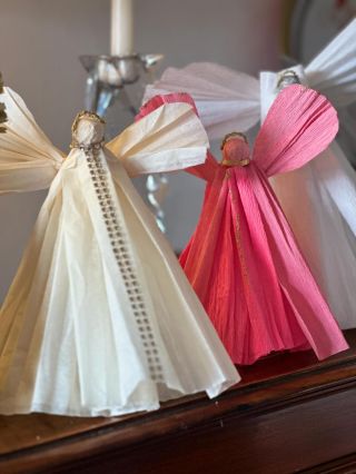 Naši vánoční andílci 😇 z hedvábného papíru #paperangel #papirovaozdoba #vanoce #vanocni #christmas