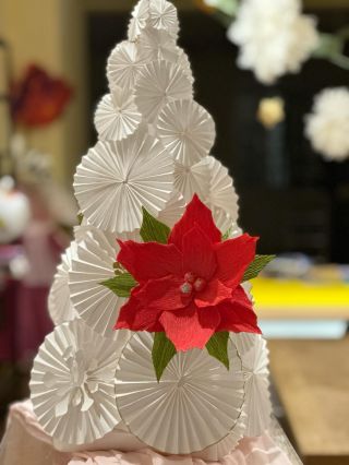 ✨ Vánoční hvězda a stromeček – vše vytvořené z různých druhů papíru. Jemné detaily, ruční práce a kouzlo Vánoc v papírové...